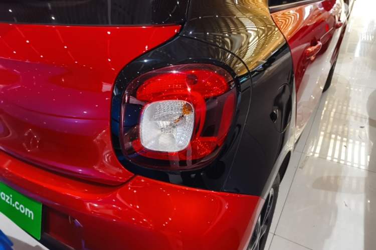 Used smart forfour 2016 1.0L 52 kW Passion Edition Right Rear Taillight