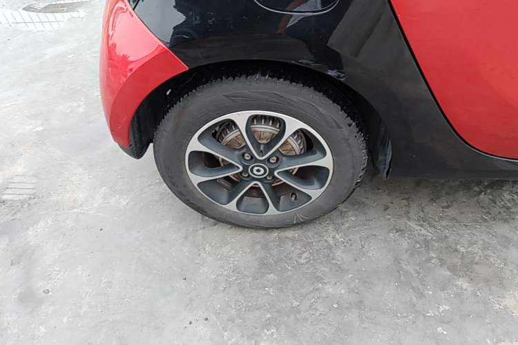 Used smart forfour 2016 1.0L 52 kW Passion Edition Right Rear Wheel Hub
