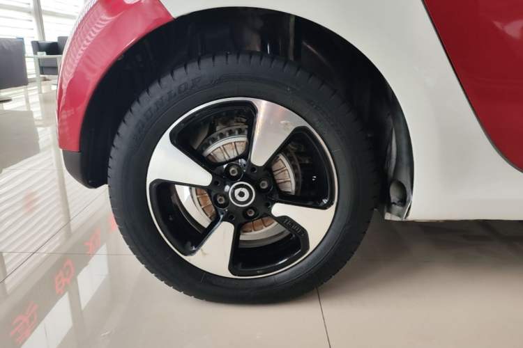 Used smart forfour 2016 1.0L 52 kW Passion Edition Right Rear Wheel Hub