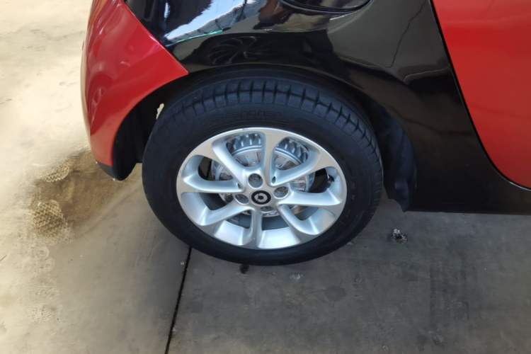 Used smart forfour 2016 1.0L 52 kW Dynamic Edition Right Rear Wheel Hub