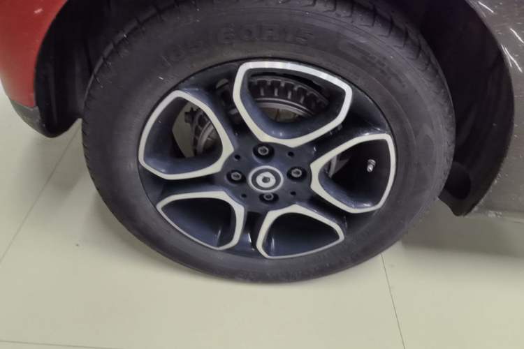 Used smart forfour 2016 0.9T 66 kW Pioneer Edition Right Rear Wheel Hub