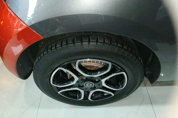 Used smart forfour 2016 0.9T 66 kW Pioneer Edition Right Rear Wheel Hub