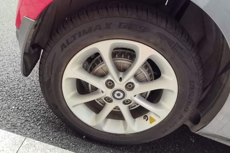 Used smart forfour 2016 1.0L 52 kW Dynamic Edition Right Rear Wheel Hub