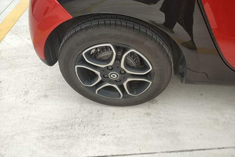 Used smart forfour 2016 0.9T 66 kW Pioneer Edition Right Rear Wheel Hub