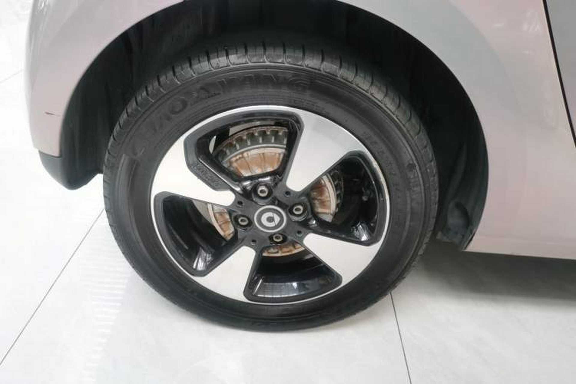 Used smart forfour 2016 1.0L 52 kW Passion Edition Right Rear Wheel Hub