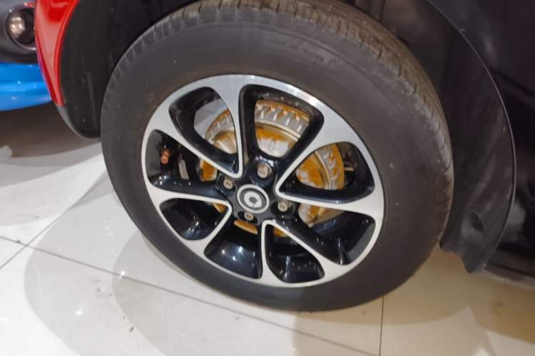Used smart forfour 2016 1.0L 52 kW Passion Edition Right Rear Wheel Hub