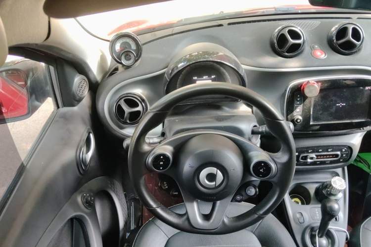 Used smart forfour 2016 0.9T 66 kW Pioneer Edition Steering Wheel