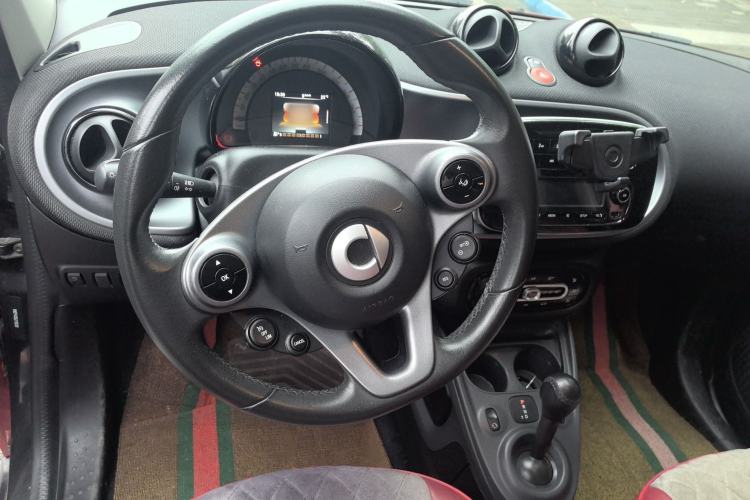 Used smart forfour 2016 1.0L 52 kW Passion Edition Steering Wheel