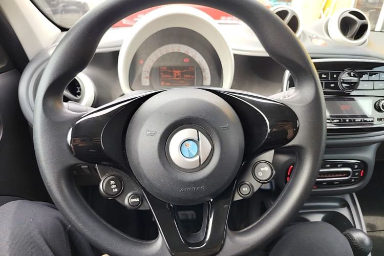Used smart forfour 2016 1.0L 52 kW Dynamic Edition Steering Wheel