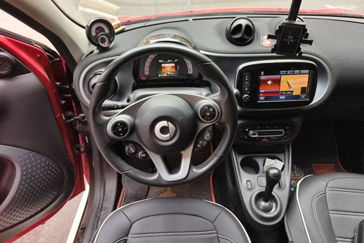 Used smart forfour 2016 0.9T 66 kW Pioneer Edition Steering Wheel