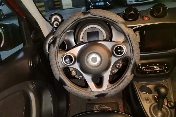 Used smart forfour 2016 0.9T 66 kW Pioneer Edition Steering Wheel