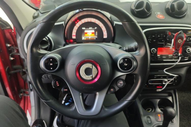 Used smart forfour 2016 1.0L 52 kW Passion Edition Steering Wheel