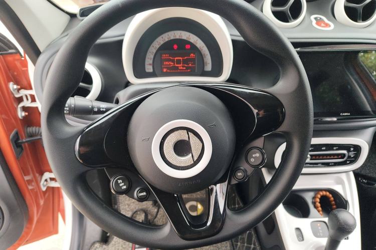 Used smart forfour 2016 1.0L 52 kW Dynamic Edition Steering Wheel
