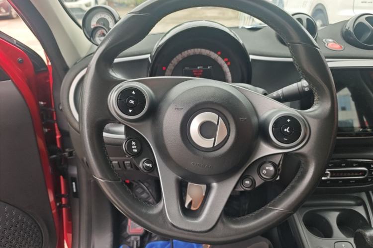 Used smart forfour 2016 0.9T 66 kW Pioneer Edition Steering Wheel
