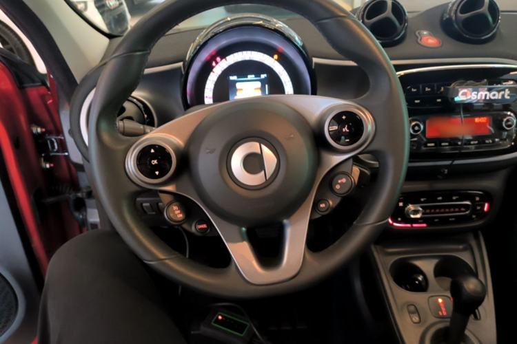 Used smart forfour 2016 1.0L 52 kW Passion Edition Steering Wheel