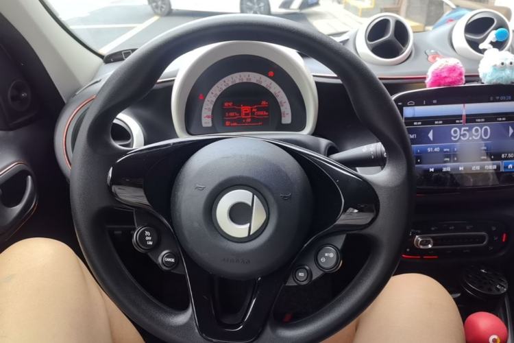 Used smart forfour 2016 1.0L 52 kW Dynamic Edition Steering Wheel