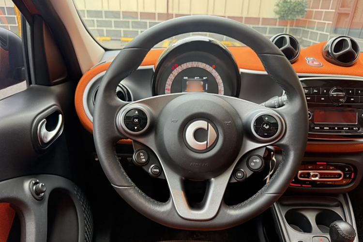Used smart forfour 2016 1.0L 52 kW Passion Edition Steering Wheel