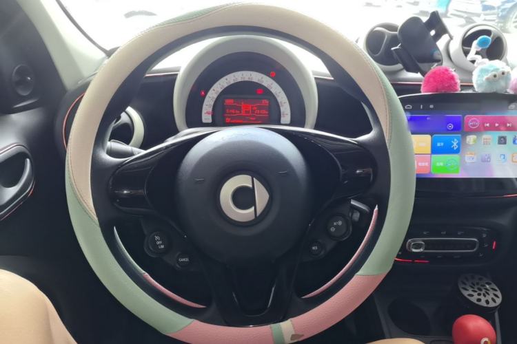 Used smart forfour 2016 1.0L 52 kW Dynamic Edition Steering Wheel