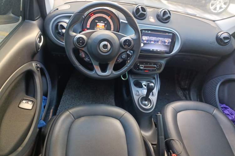 Used smart forfour 2016 1.0L 52 kW Passion Edition Steering Wheel