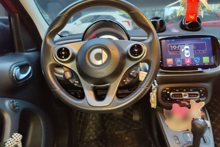Used smart forfour 2016 1.0L 52 kW Passion Edition Steering Wheel