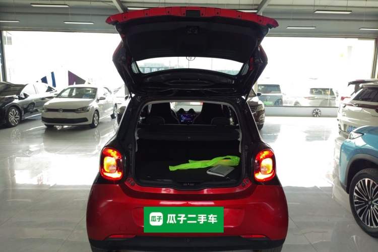 Used smart forfour 2016 1.0L 52 kW Passion Edition Trunk