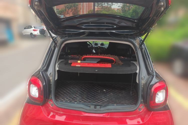 Used smart forfour 2016 1.0L 52 kW Passion Edition Trunk