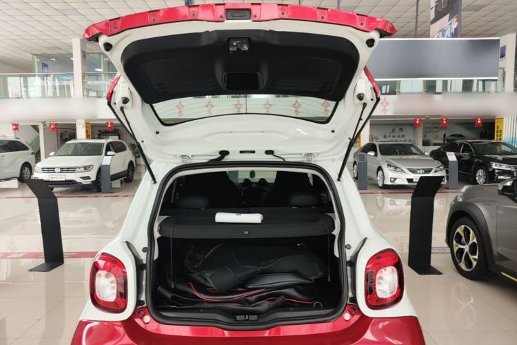 Used smart forfour 2016 1.0L 52 kW Passion Edition Trunk