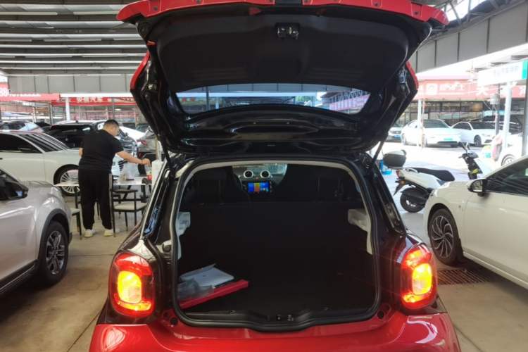 Used smart forfour 2016 1.0L 52 kW Dynamic Edition Trunk