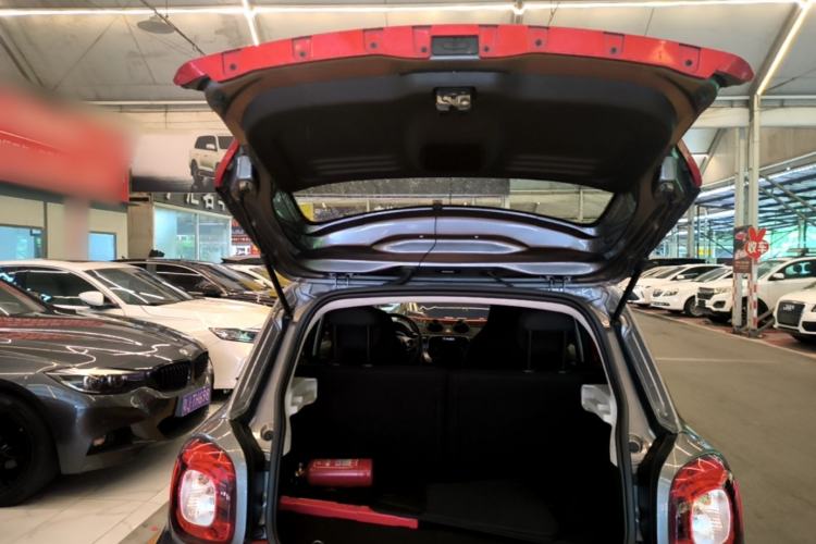 Used smart forfour 2016 1.0L 52 kW Passion Edition Trunk