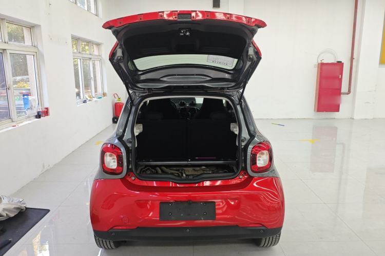 Used smart forfour 2016 1.0L 52 kW Passion Edition Trunk