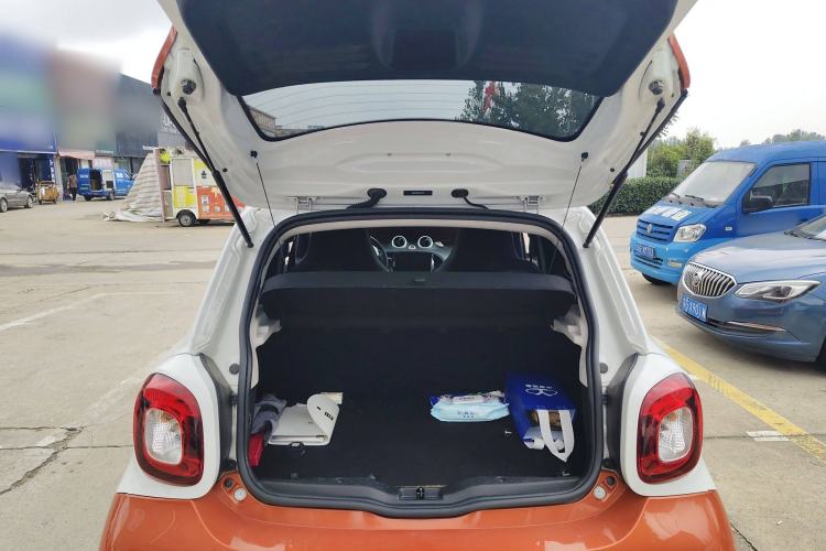 Used smart forfour 2016 1.0L 52 kW Dynamic Edition Trunk