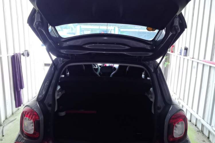 Used smart forfour 2016 1.0L 52 kW Dynamic Edition Trunk