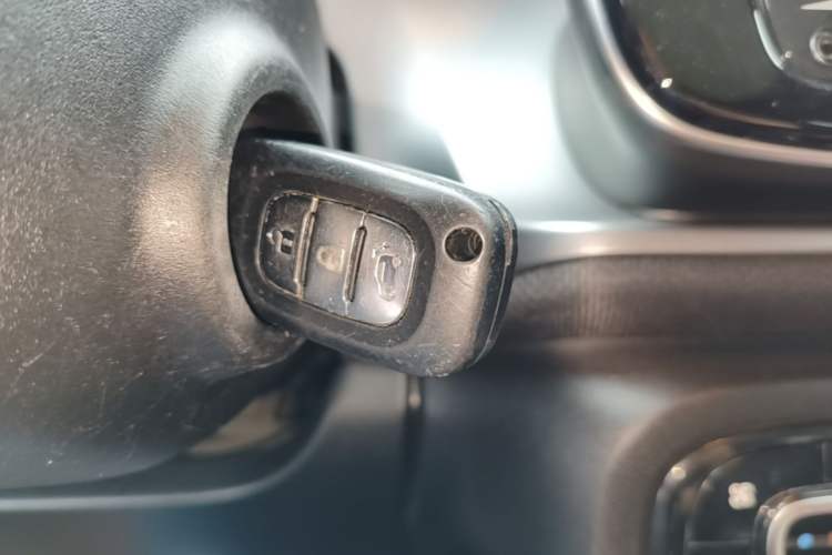 Used smart forfour 2016 1.0L 52 kW Passion Edition Vehicle Key