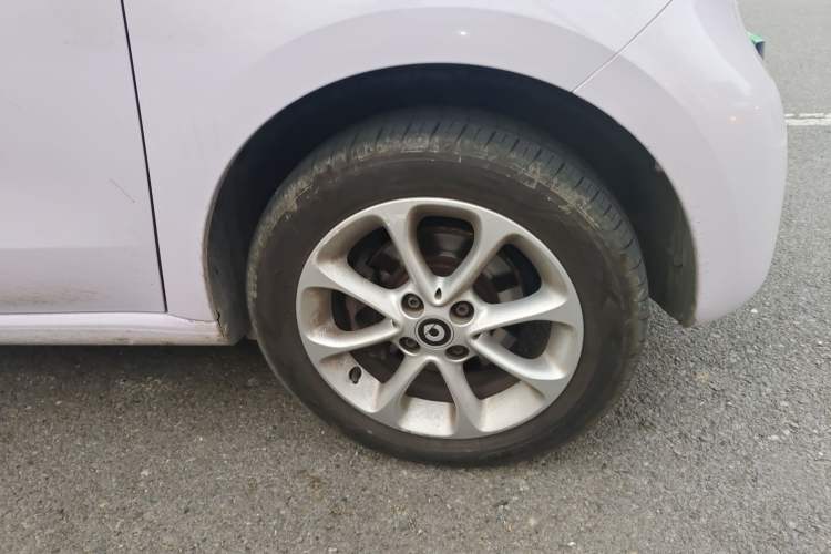 Used smart forfour 2016 1.0L 52 kW Dynamic Edition Right Front Wheel Hub