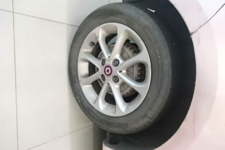 Used smart forfour 2016 1.0L 52 kW Dynamic Edition Right Rear Wheel Hub