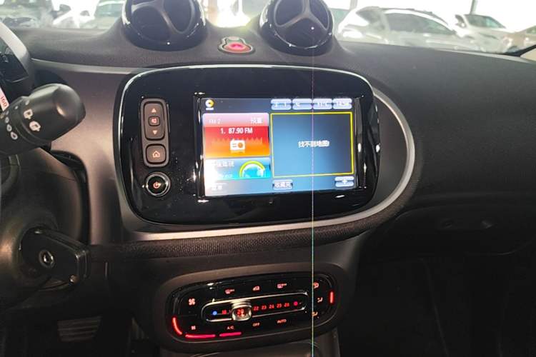 Used smart forfour 2016 0.9T 66 kW Pioneer Edition Audio And AC Panel