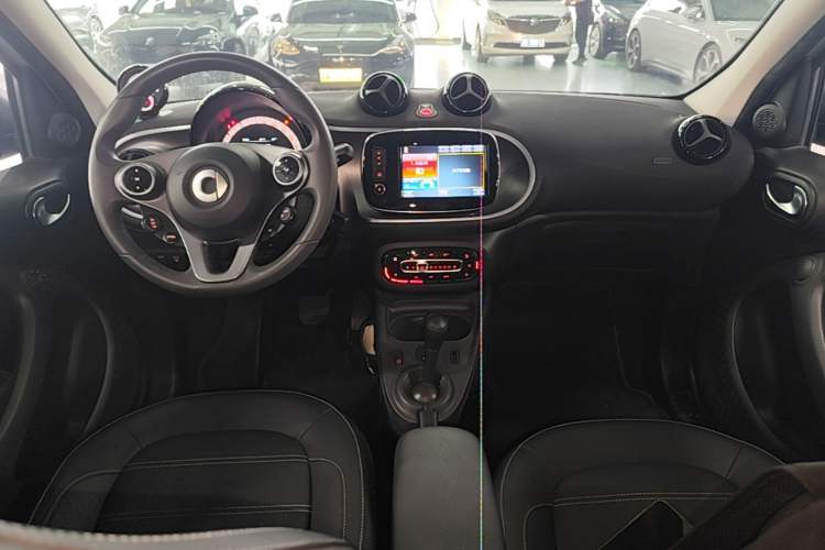 Used smart forfour 2016 0.9T 66 kW Pioneer Edition Center Console