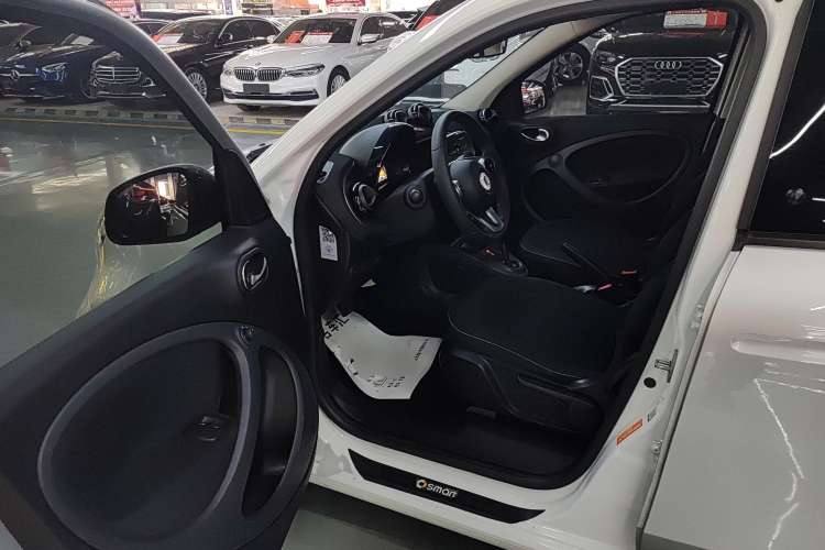 Used smart forfour 2016 1.0L 52 kW Passion Edition Driver Seat