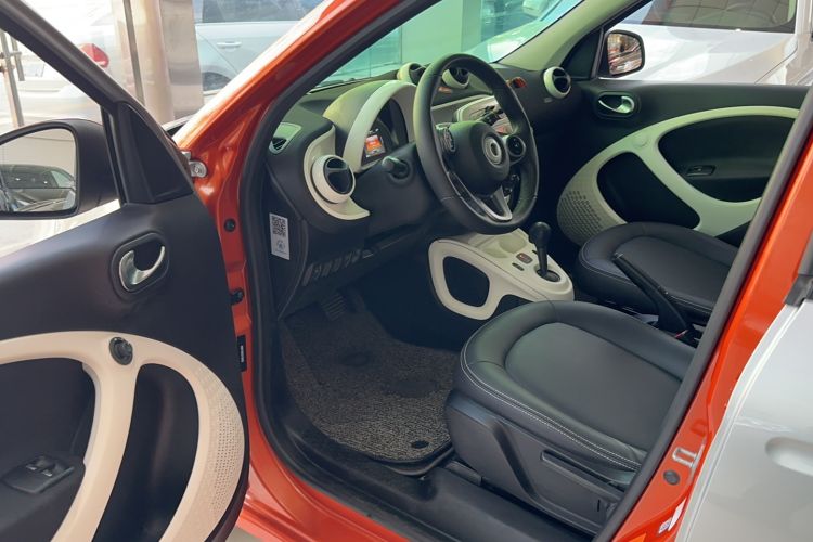 Used smart forfour 2016 1.0L 52 kW Passion Edition Driver Seat