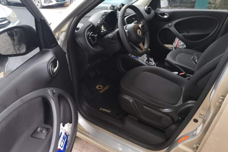 Used smart forfour 2016 1.0L 52 kW Passion Edition Driver Seat