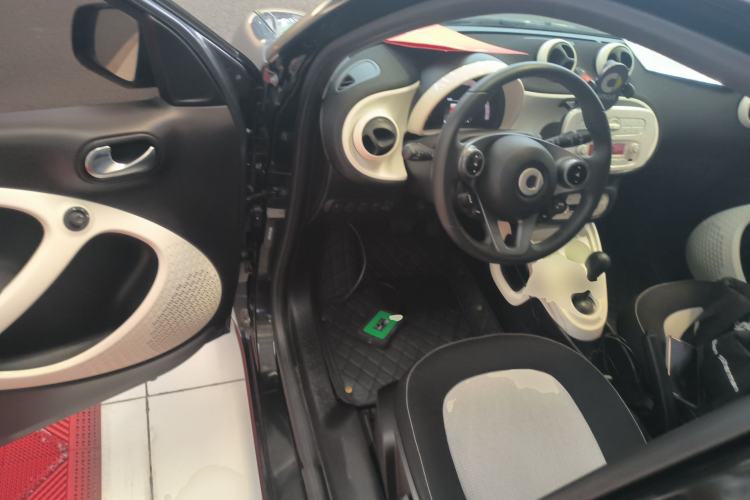 Used smart forfour 2016 1.0L 52 kW Passion Edition Driver Seat
