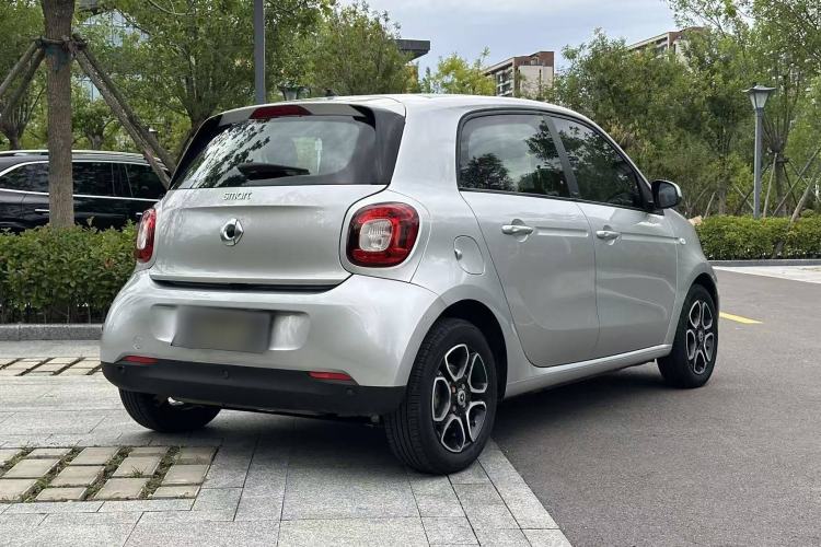 Used smart forfour 2016 0.9T 66 kW Pioneer Edition Exterior 2