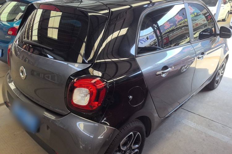 Used smart forfour 2016 0.9T 66 kW Pioneer Edition Exterior 3