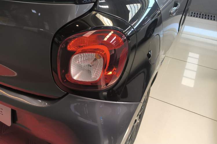Used smart forfour 2016 1.0L 52 kW Passion Edition Exterior 3