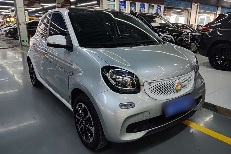 Used smart forfour 2016 1.0L 52 kW Passion Edition Front Right 45 Deg