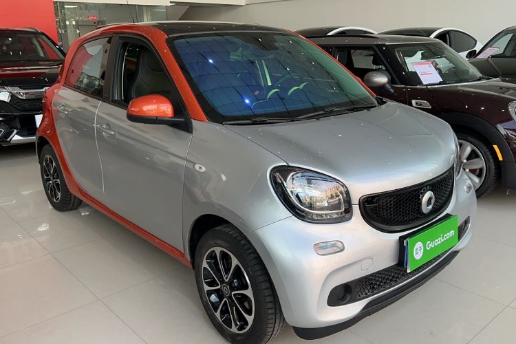 Used smart forfour 2016 1.0L 52 kW Passion Edition Front Right 45 Deg