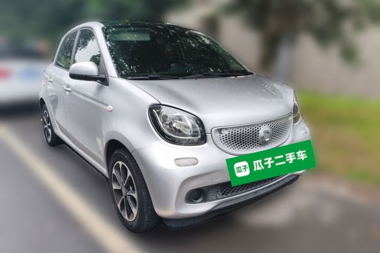 Used smart forfour 2016 1.0L 52 kW Passion Edition Front Right 45 Deg