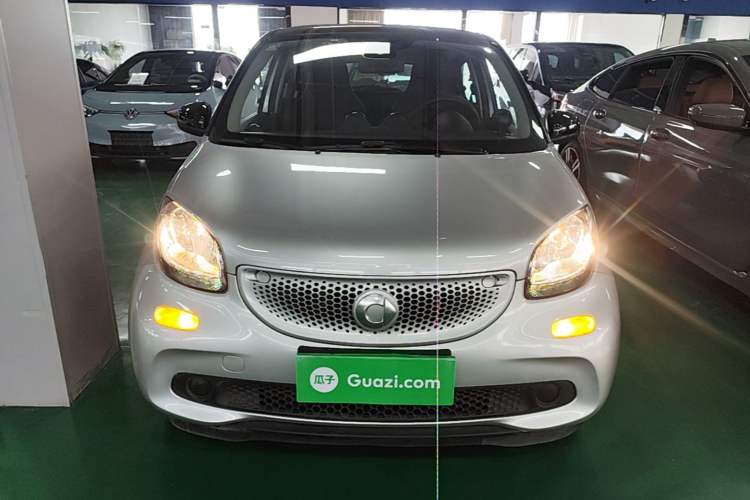 Used smart forfour 2016 0.9T 66 kW Pioneer Edition Front