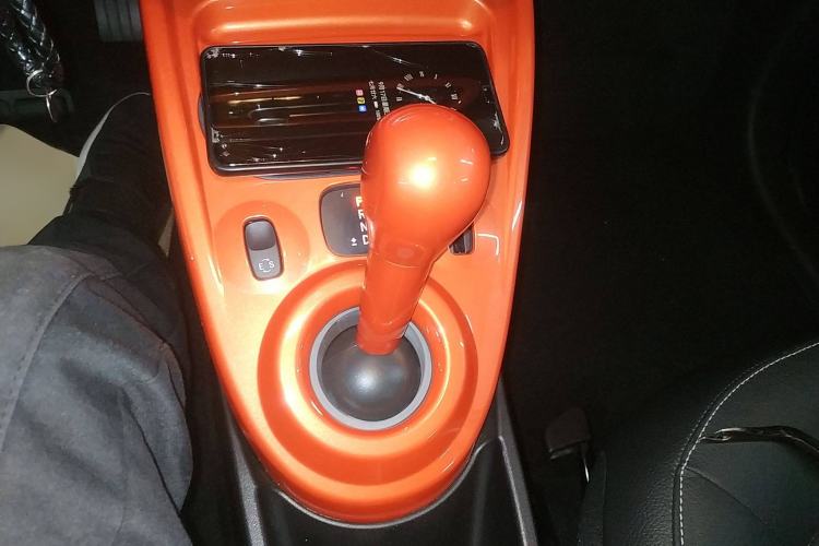 Used smart forfour 2016 0.9T 66 kW Pioneer Edition Gear Lever