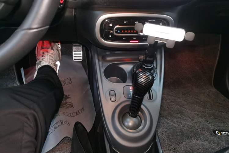 Used smart forfour 2016 0.9T 66 kW Pioneer Edition Gear Lever